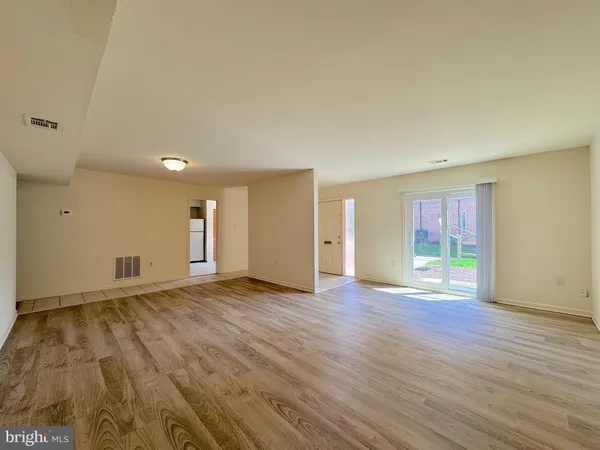 $2,400 | 4538 Conwell Drive, Unit 229, Annandale, VA 22003