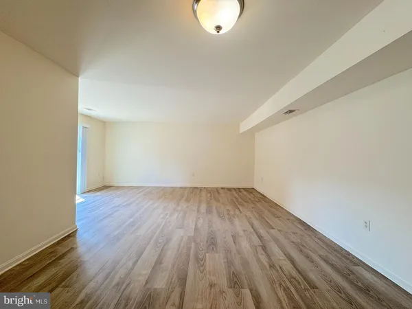 $2,400 | 4538 Conwell Drive, Unit 229, Annandale, VA 22003