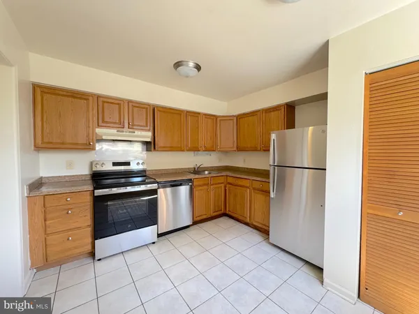 $2,400 | 4538 Conwell Drive, Unit 229, Annandale, VA 22003