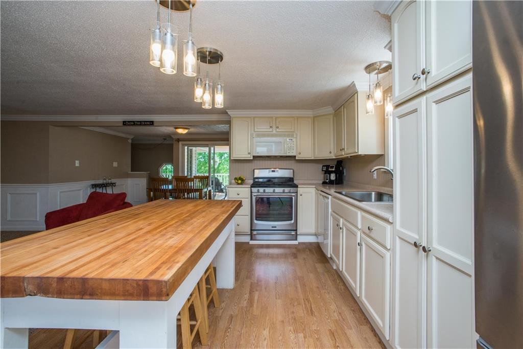 5416 Library Road Bethel Park, PA 15102 - Photo 9 of 25 Gallery Image 9