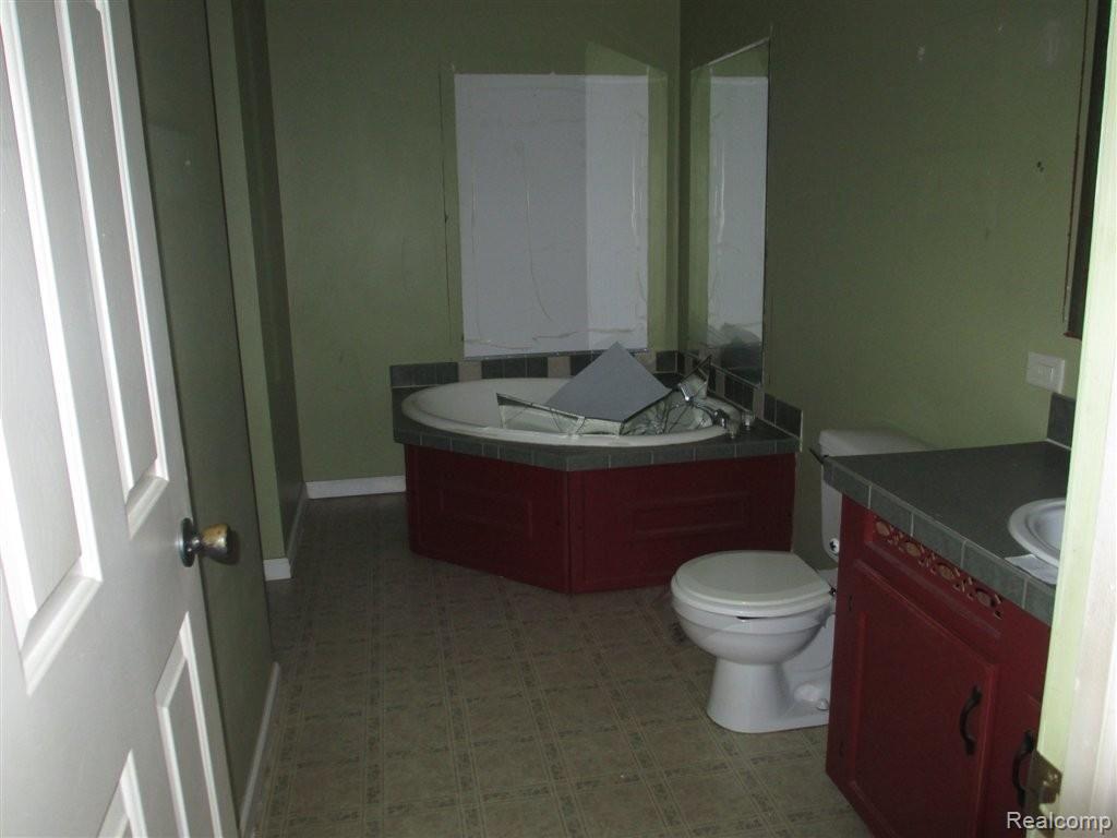 20800 Karr Road Belleville, MI 48111 - Photo 11 of 17 Master Bathroom