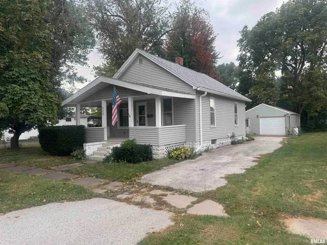 $109,900 | 620 North D Street, Monmouth, IL 61462