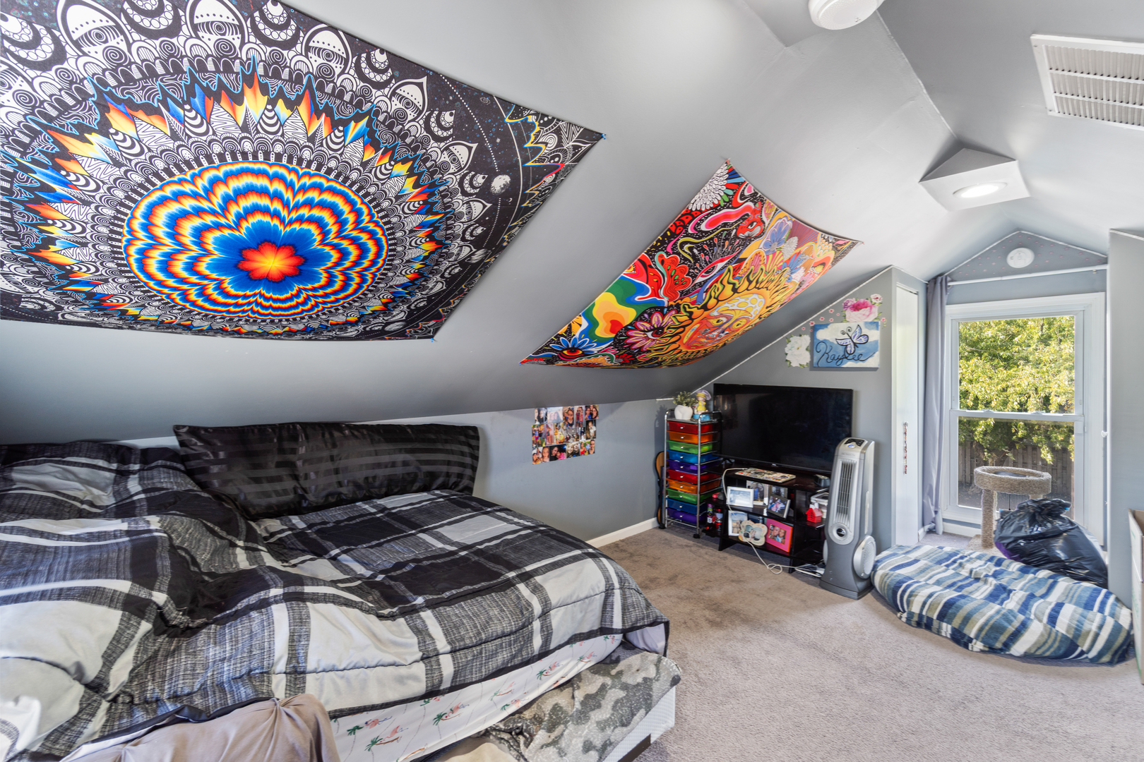 1111 South Campbell Avenue Chicago, IL 60612 - Photo 13 of 28 a bedroom with a bed and a painting on the wall