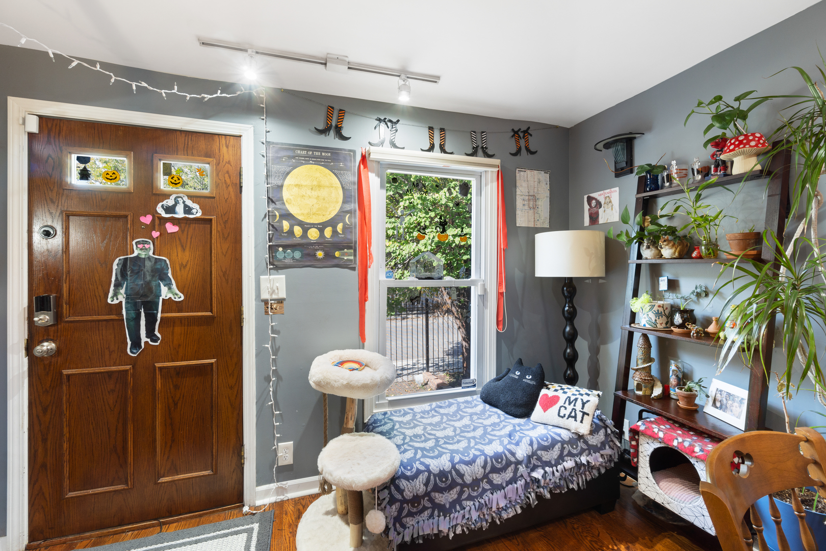 1111 South Campbell Avenue Chicago, IL 60612 - Photo 4 of 28 a bedroom with a bed and a window