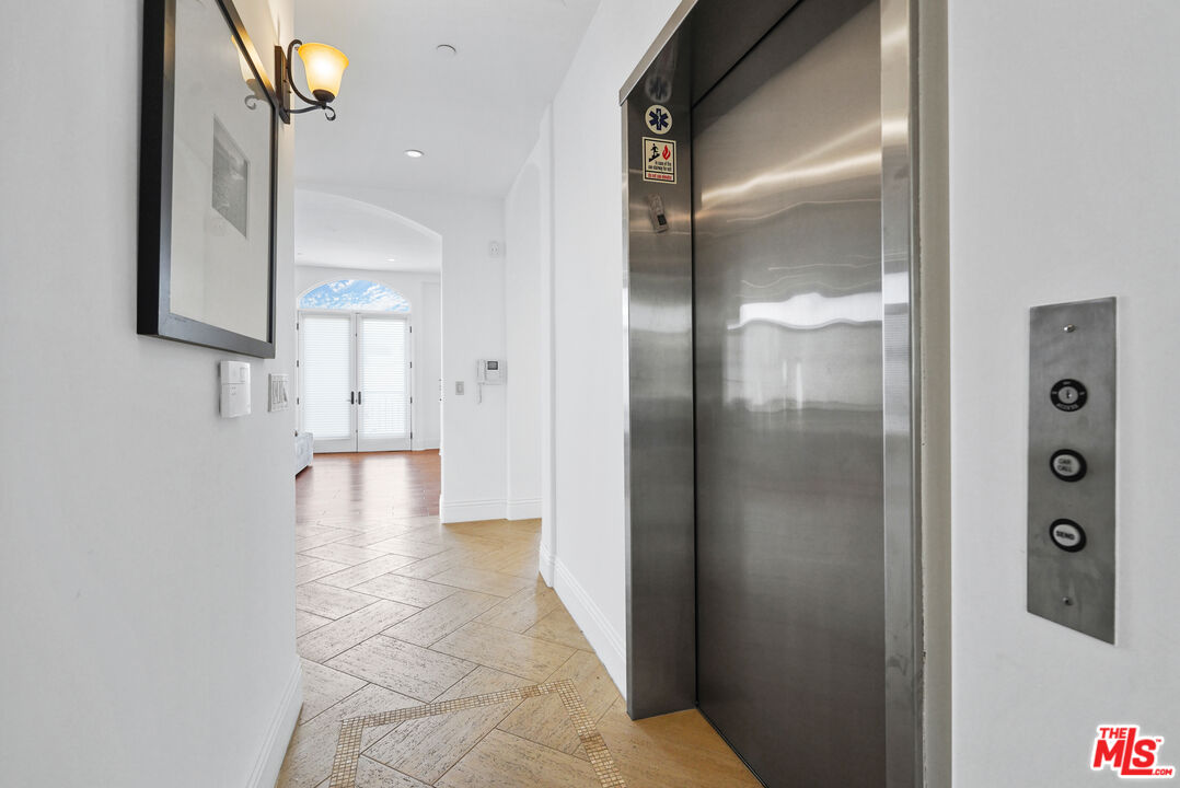 420 South Hamel Road, Unit PH1 Los Angeles, CA 90048 - Photo 4 of 30 a view of a hallway with wooden floor
