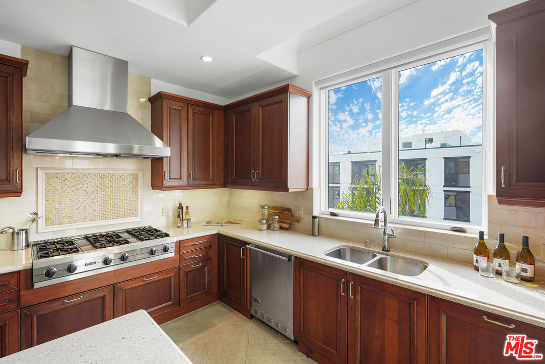 420 South Hamel Road, Unit PH1 Los Angeles, CA 90048 - Photo 8 of 30 a kitchen with a sink stove top oven and refrigerator