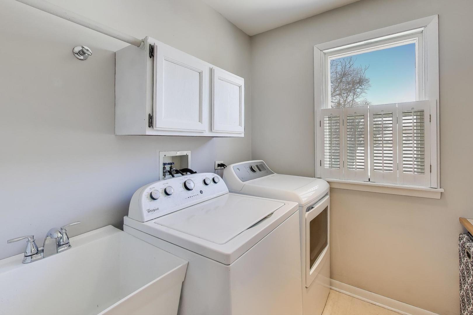 218 North School Street Mount Prospect, IL 60056 - Photo 23 of 30 a utility room with dryer and washer