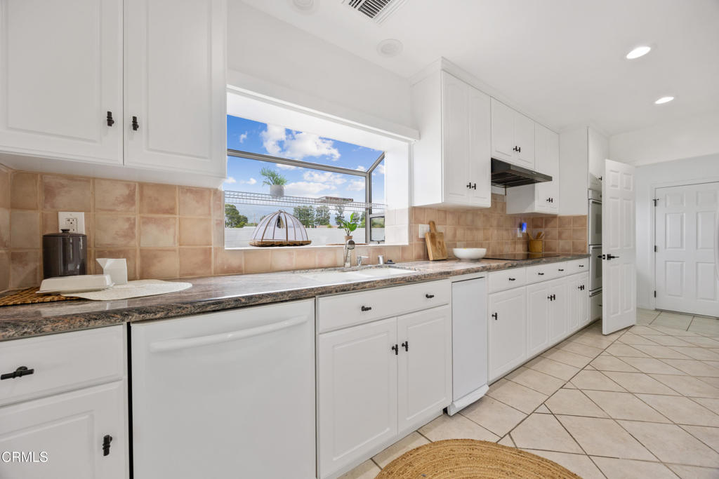7015 Charrick Place Tujunga, CA 91042 - Photo 16 of 41 7015 Charrick-16