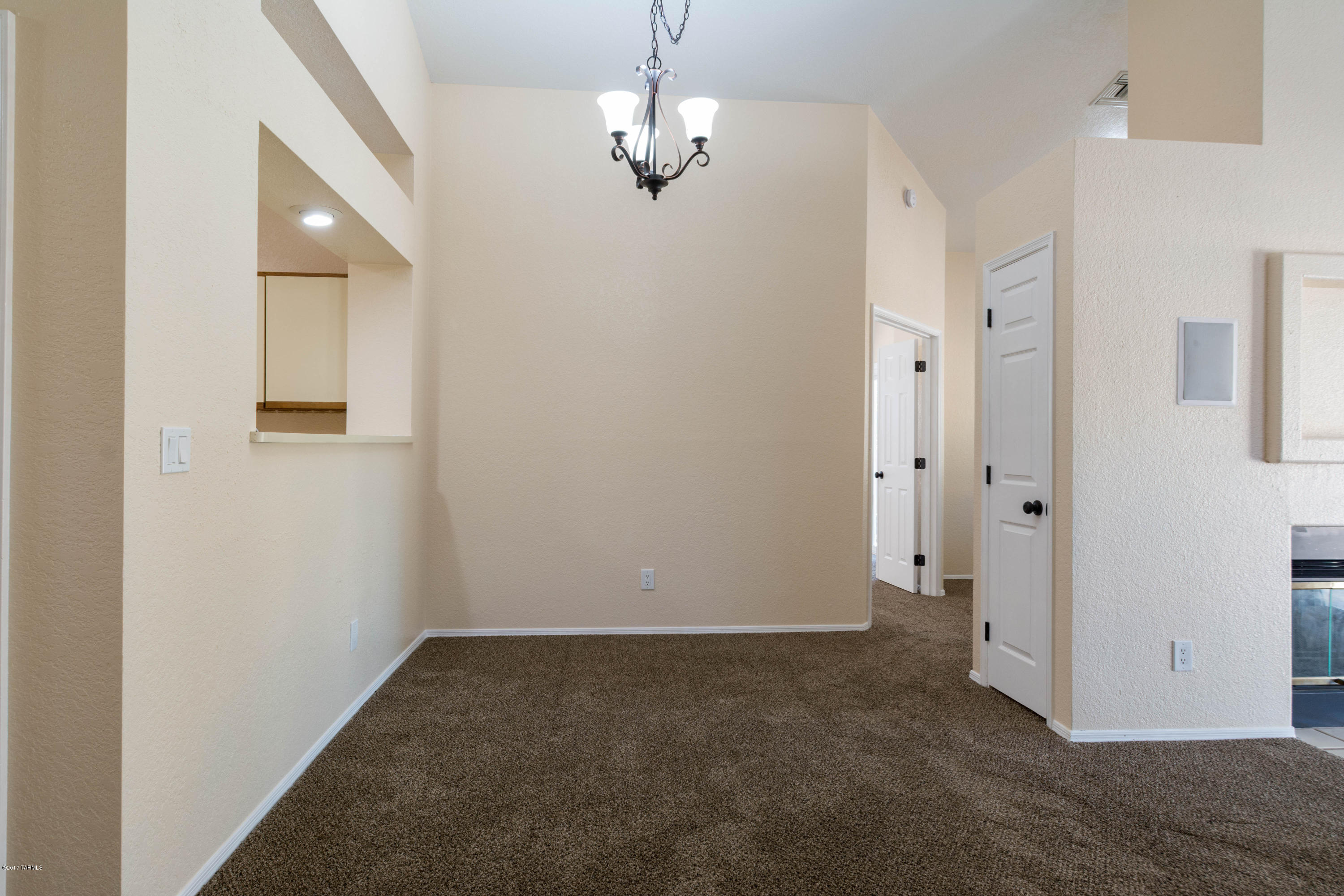 8893 North Lessing Court Tucson, AZ 85742 - Photo 6 of 29
