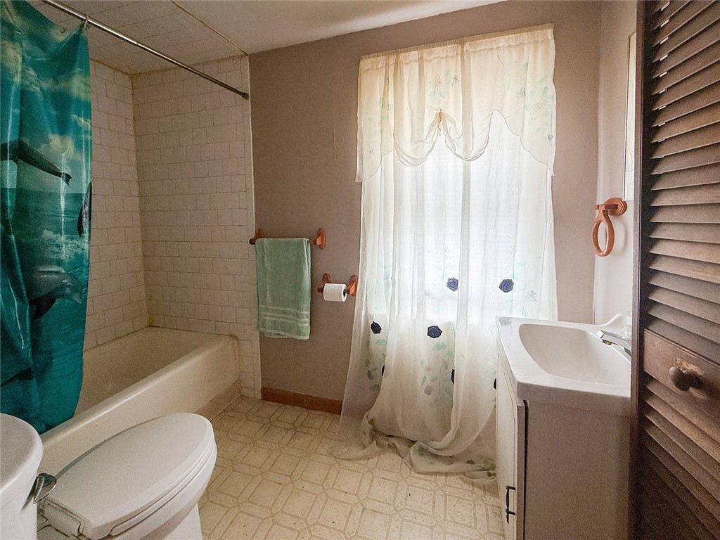 65 Bellingham Street Woonsocket, RI 02895 - Photo 19 of 48