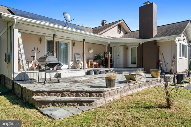 a view of a room with washer and dryer