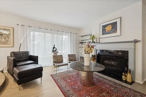 $264,000 | 1230 Park Avenue West, Unit 213, Highland Park, IL 60035