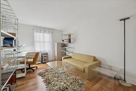 $264,000 | 1230 Park Avenue West, Unit 213, Highland Park, IL 60035