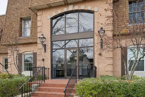 $264,000 | 1230 Park Avenue West, Unit 213, Highland Park, IL 60035