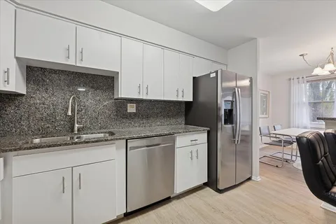 $264,000 | 1230 Park Avenue West, Unit 213, Highland Park, IL 60035