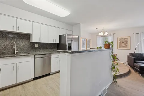 $264,000 | 1230 Park Avenue West, Unit 213, Highland Park, IL 60035