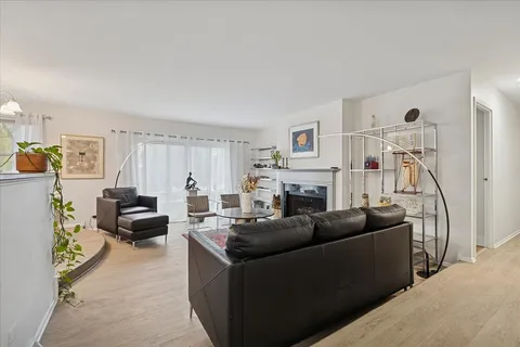 $264,000 | 1230 Park Avenue West, Unit 213, Highland Park, IL 60035