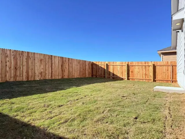 a view of backyard with tub