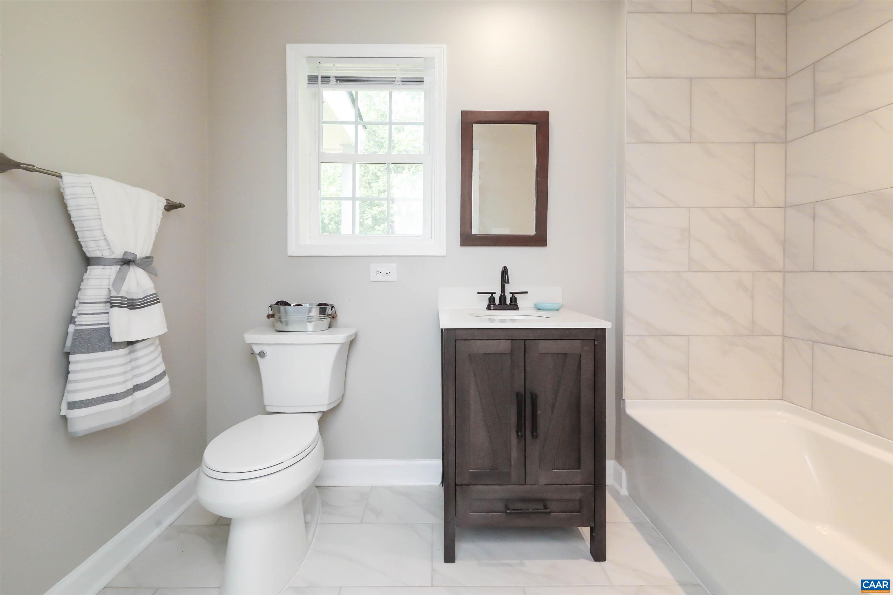 8901 Chestnut Grove Road Esmont, VA 22937 - Photo 20 of 44 a bathroom with a toilet sink and bathtub