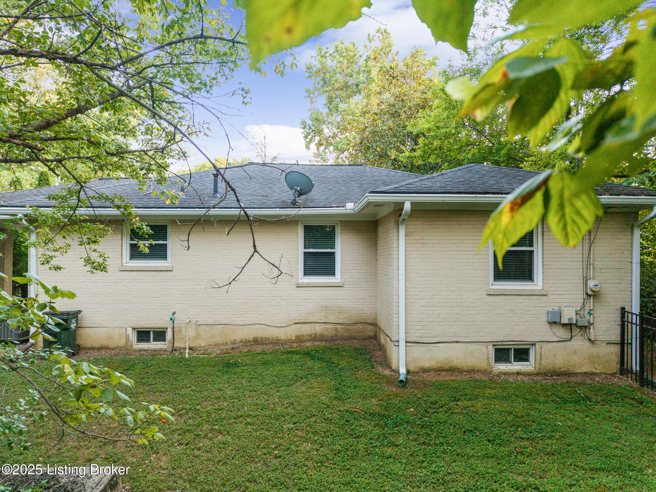 8809 Perry Road Louisville, KY 40222 - Photo 27 of 30 Exterior