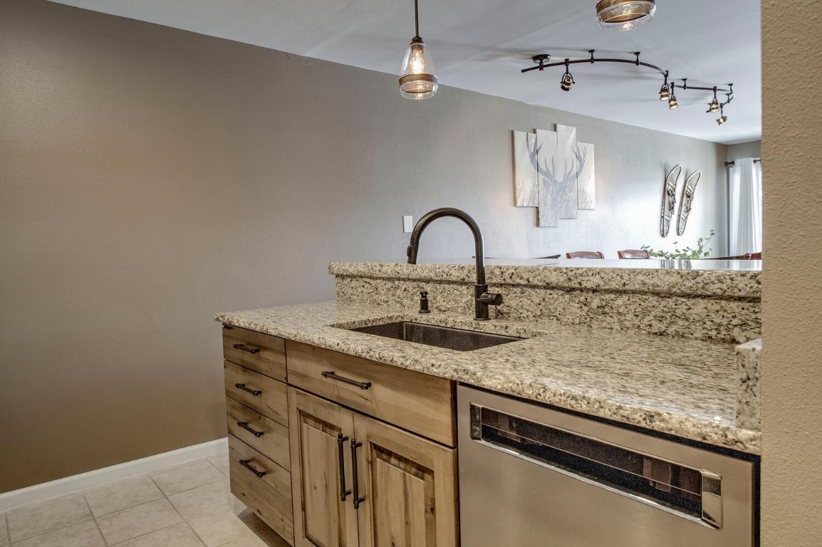 58 Summit Drive, Unit D8 Dillon, CO 80435 - Photo 8 of 32