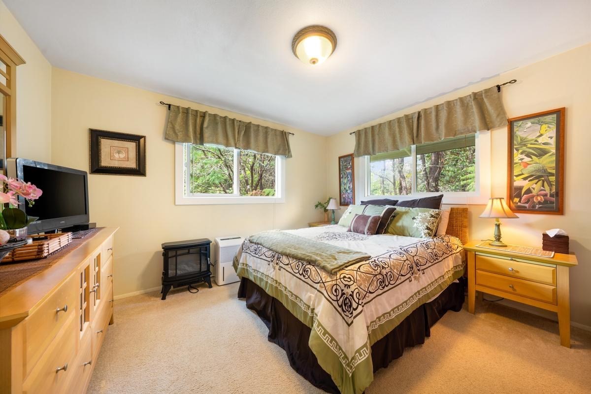 19-4252 Wright Road Volcano, HI 96785 - Photo 22 of 30 a bedroom with a bed and a desk