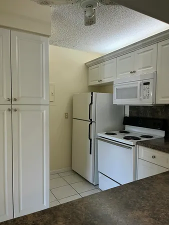 $2,000 | 708 Sunny Pine Way, Unit A1, Greenacres, FL 33415