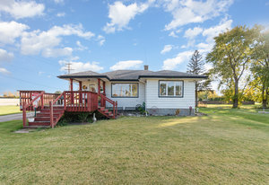 a view of a yard in front of house