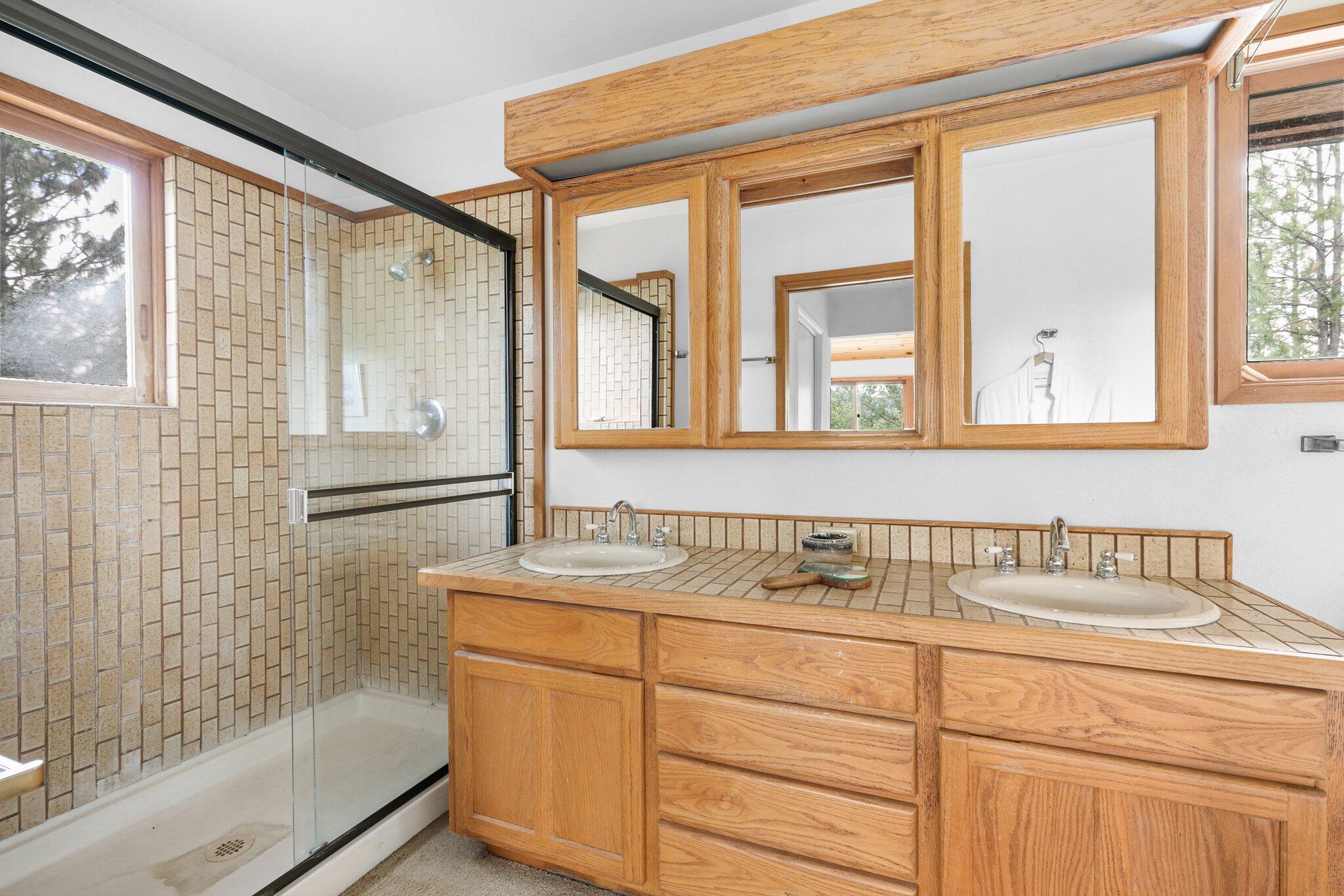 8025 Rapp Lane Talent, OR 97540 - Photo 30 of 40 30-web-or-mls-IMGM1544