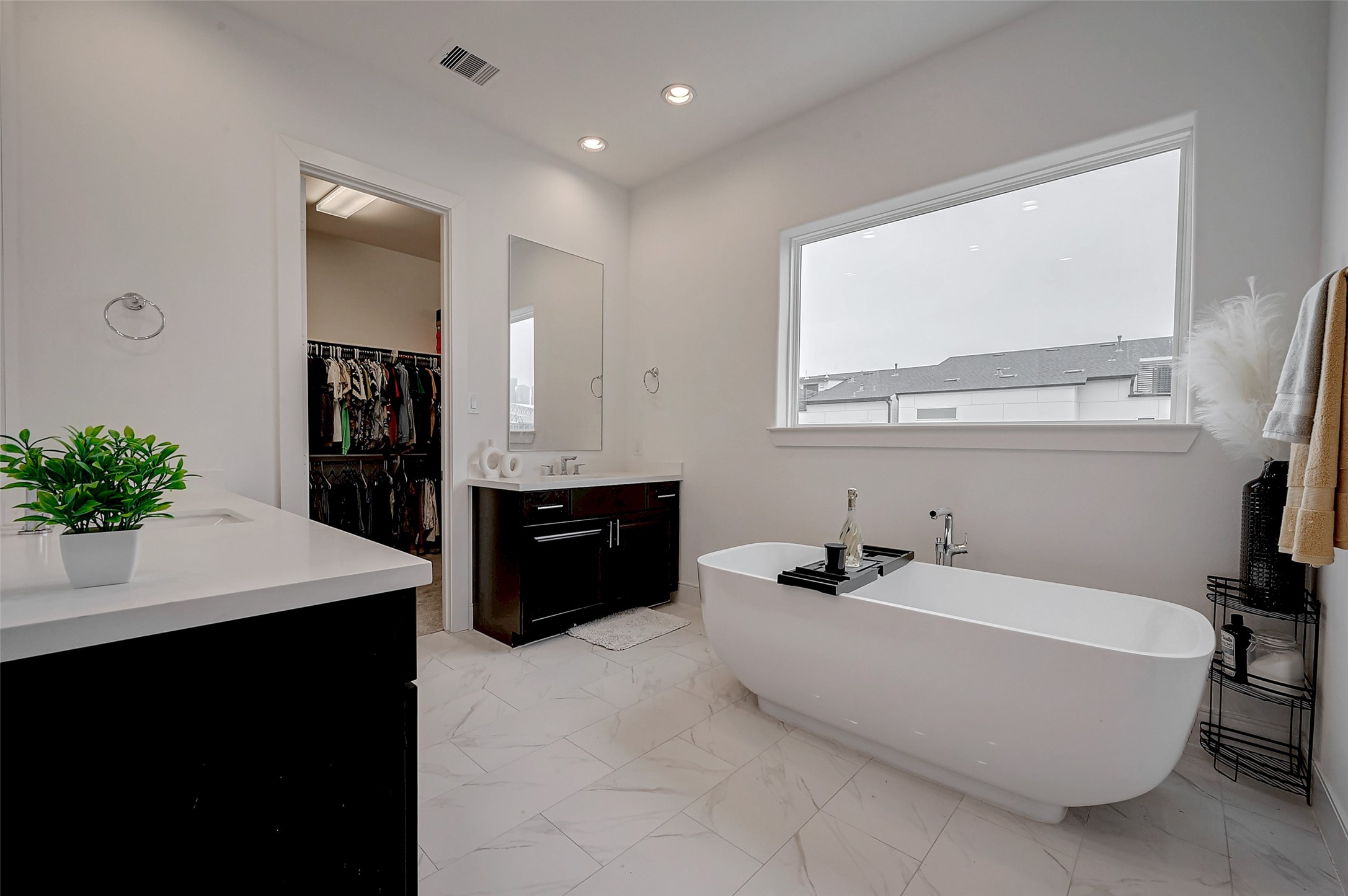 2414 Canal Street, Unit A Houston, TX 77003 - Photo 29 of 35 Soaker Tub
