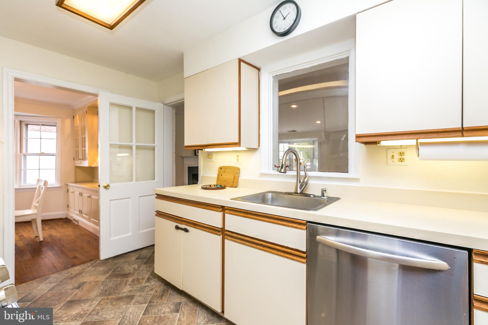611 Piccadilly Road Baltimore, MD 21204 - Photo 14 of 41 Kitchen with SS range and dishwasher