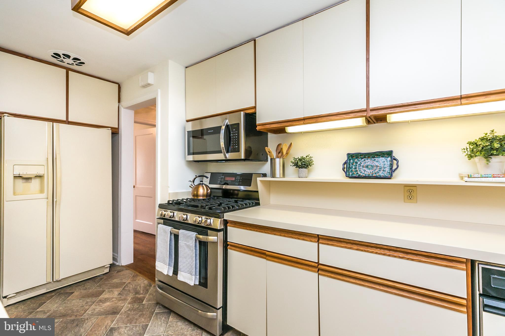 611 Piccadilly Road Baltimore, MD 21204 - Photo 15 of 41 Kitchen