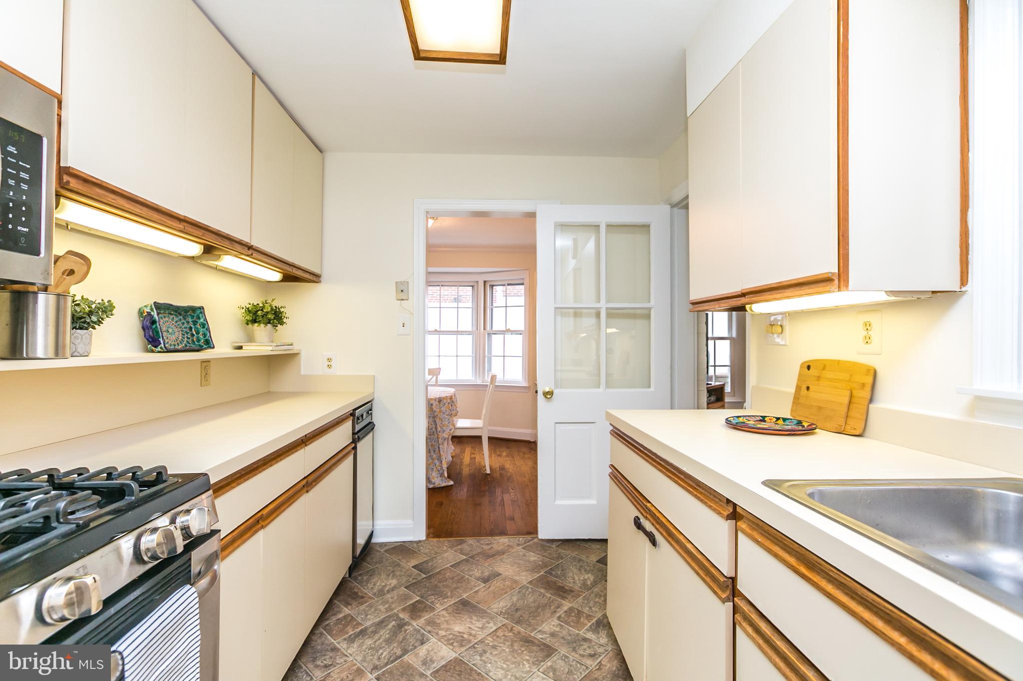 611 Piccadilly Road Baltimore, MD 21204 - Photo 16 of 41 Lots of counter space