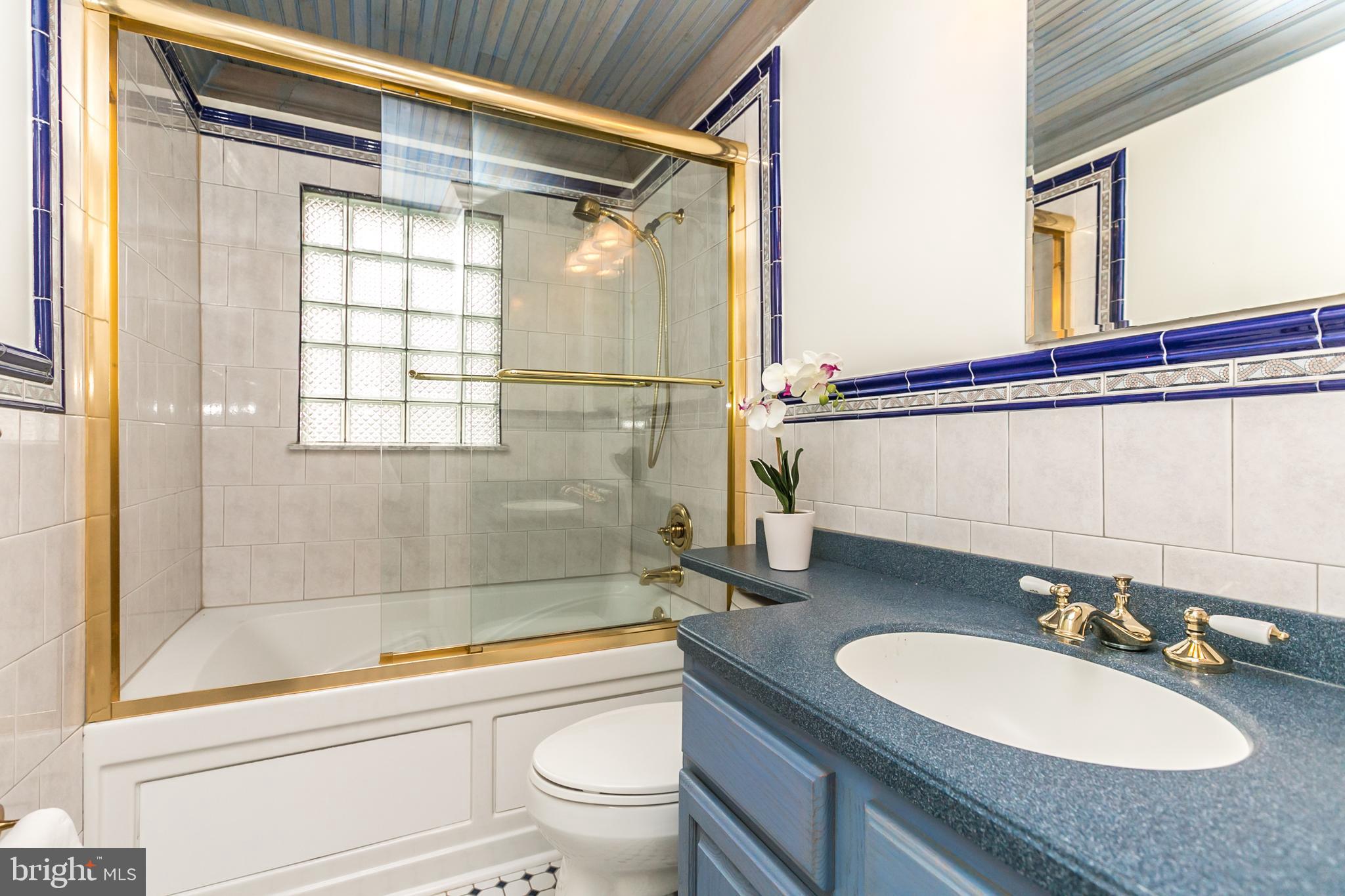 611 Piccadilly Road Baltimore, MD 21204 - Photo 22 of 41 Main level full bathroom with ceramic tile