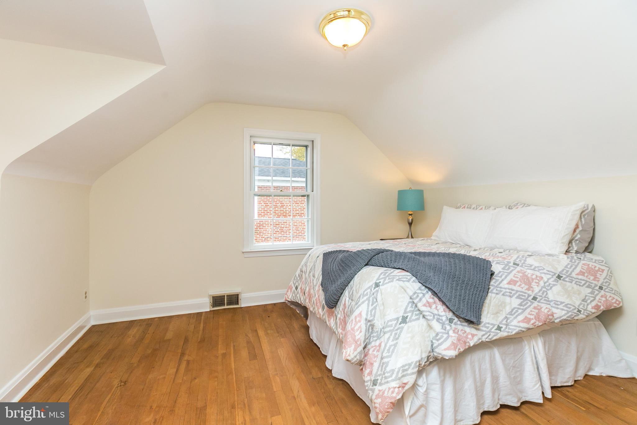 611 Piccadilly Road Baltimore, MD 21204 - Photo 23 of 41 Bedroom 3, upper level