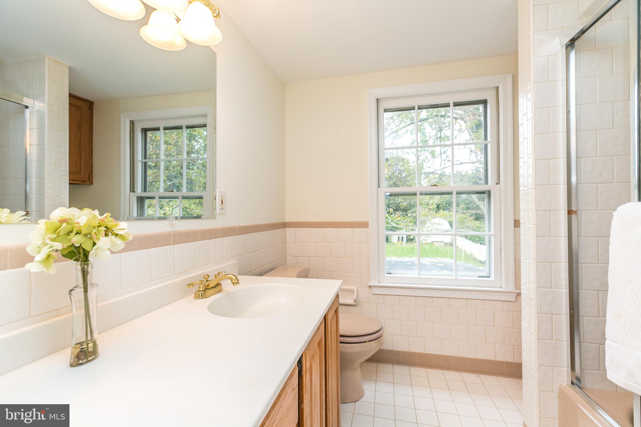 611 Piccadilly Road Baltimore, MD 21204 - Photo 28 of 41 Upper level full bathroom
