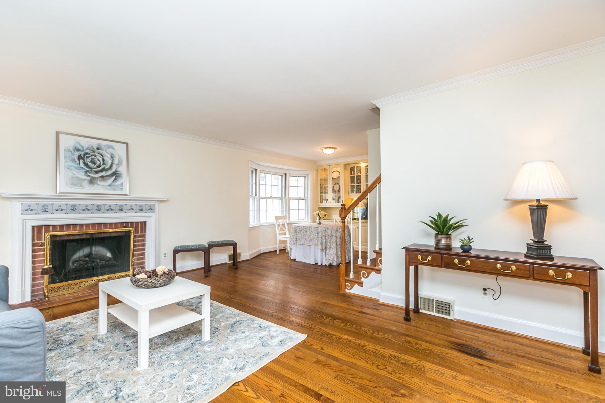 611 Piccadilly Road Baltimore, MD 21204 - Photo 5 of 41 Living room, dining room combo