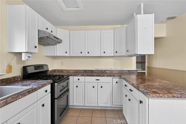 a view of entryway with window and glass door