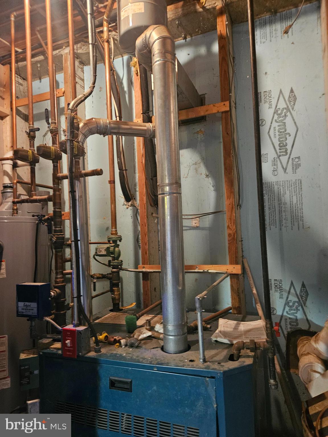 333 Newcomer Road Windsor, PA 17366 - Photo 12 of 25 a room with musical instruments