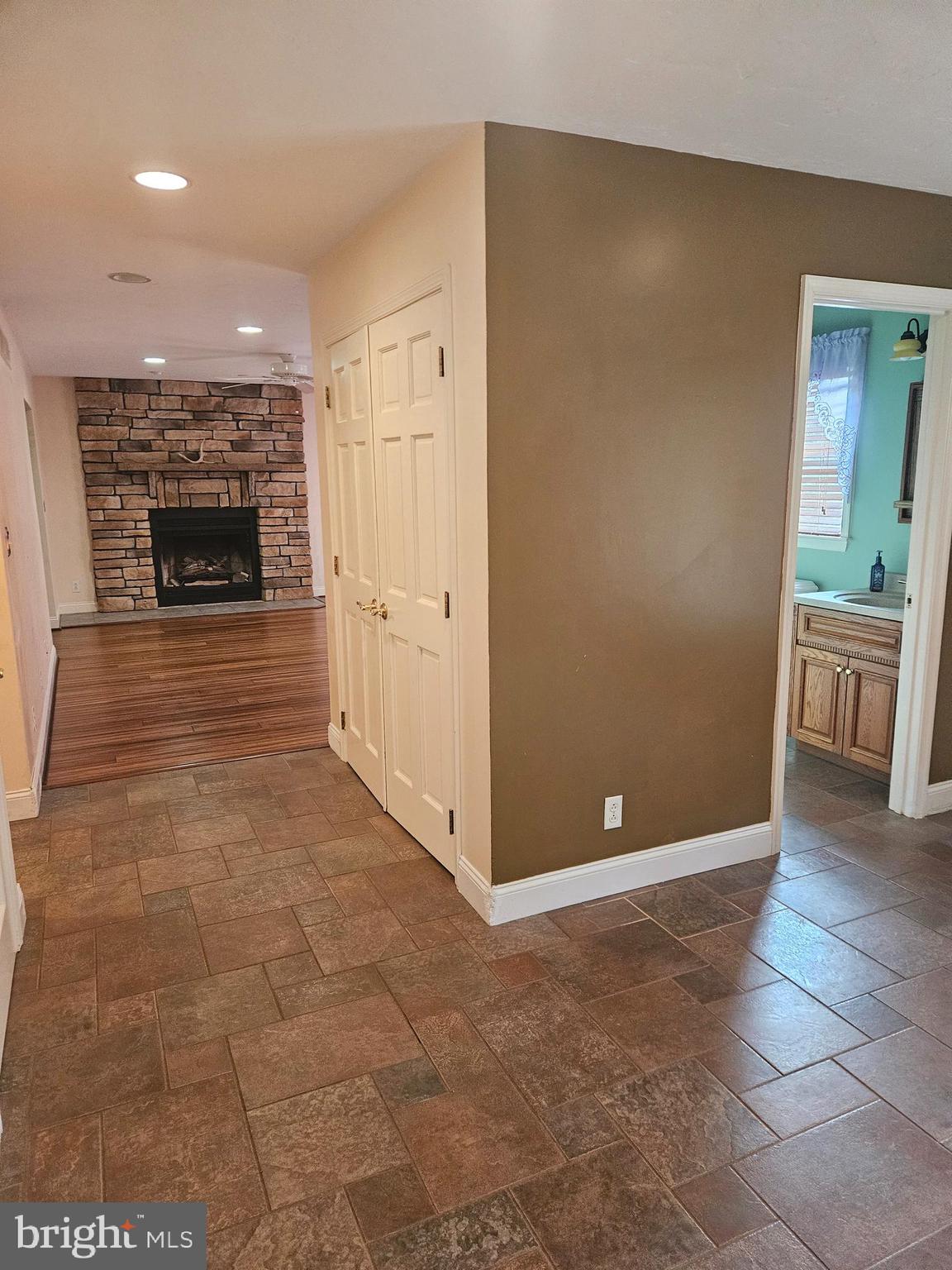 333 Newcomer Road Windsor, PA 17366 - Photo 9 of 25 a view of a hallway with an empty room
