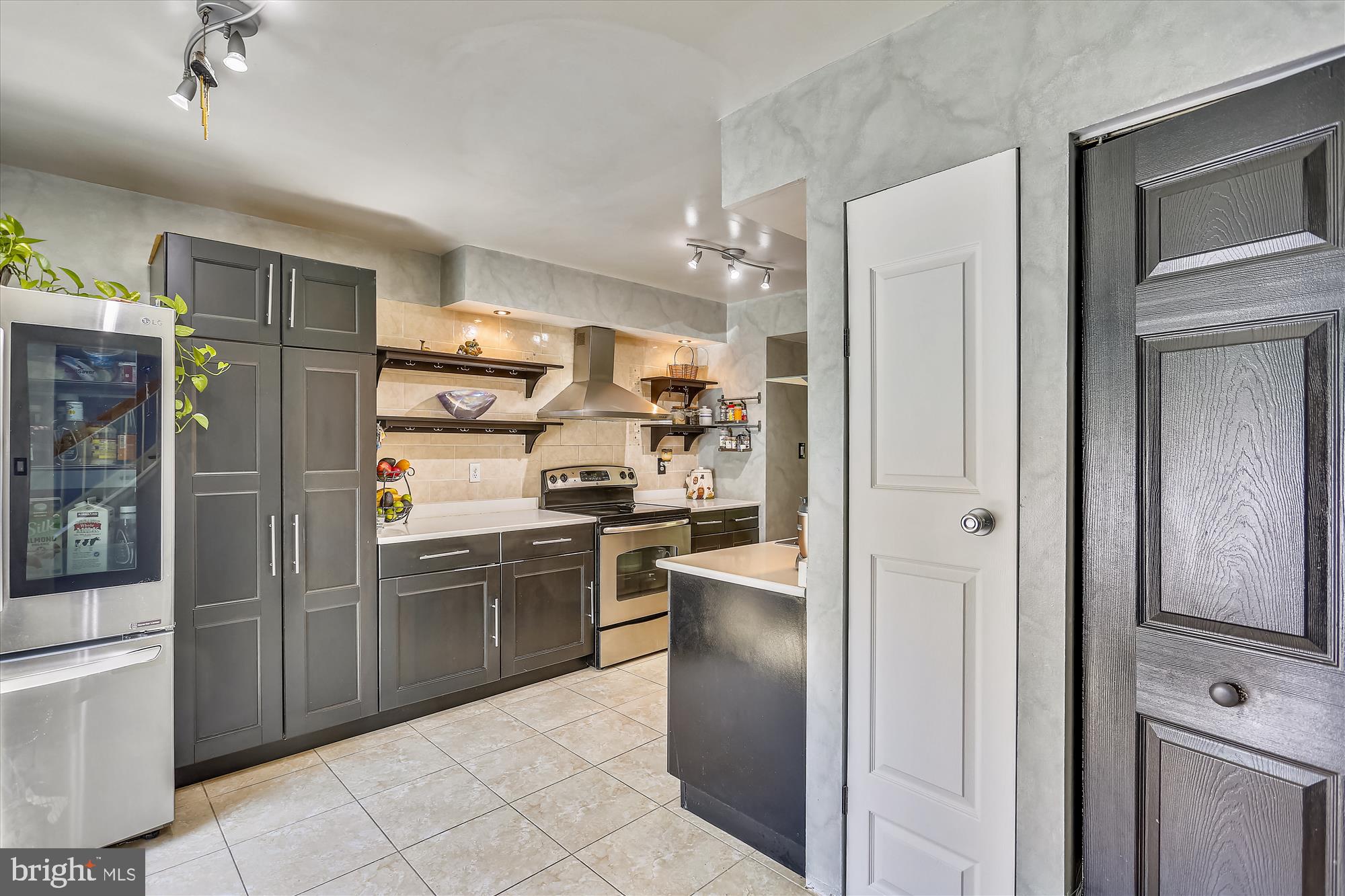 9065 Centerway Road Gaithersburg, MD 20879 - Photo 11 of 56