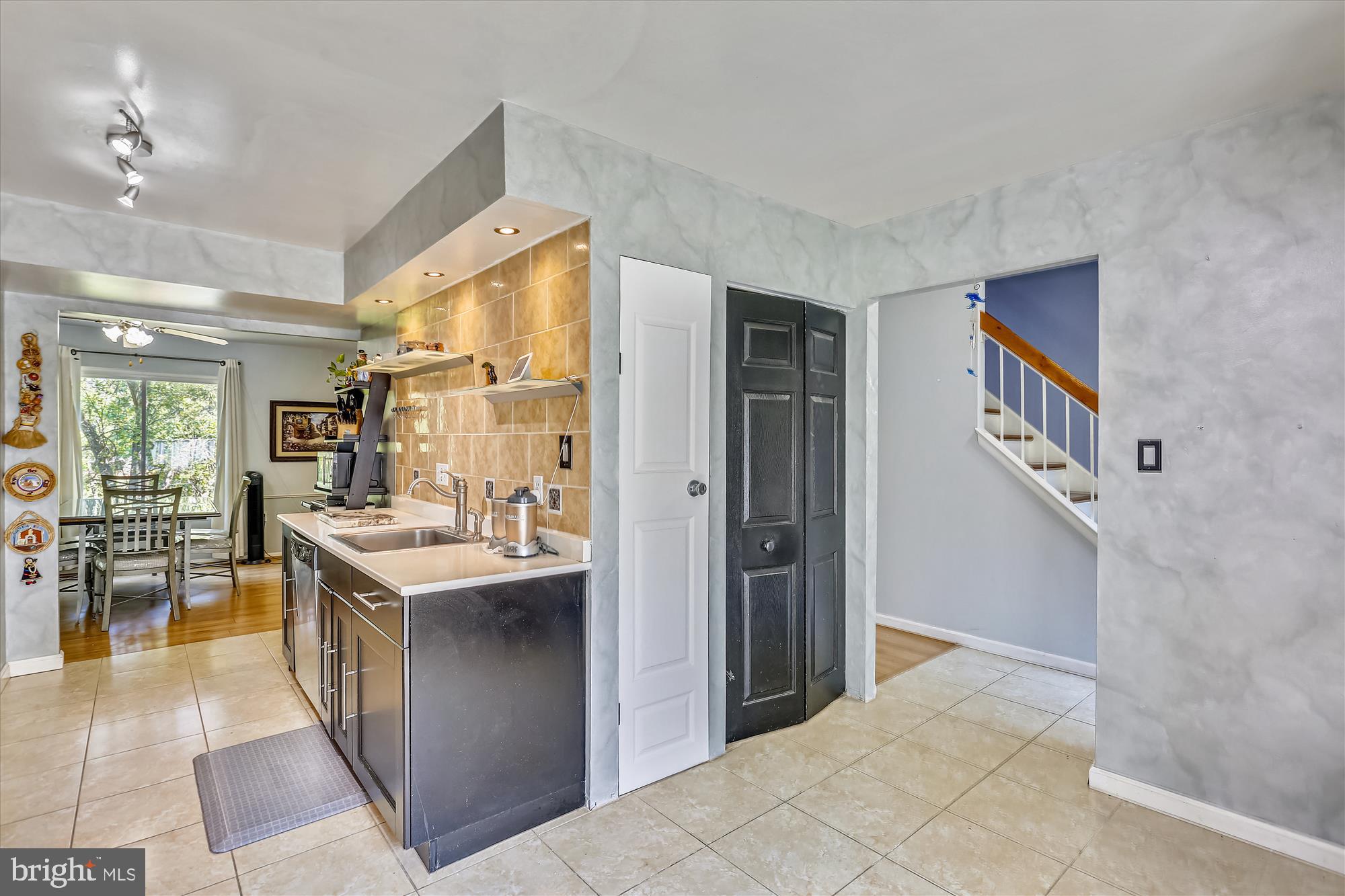 9065 Centerway Road Gaithersburg, MD 20879 - Photo 6 of 56
