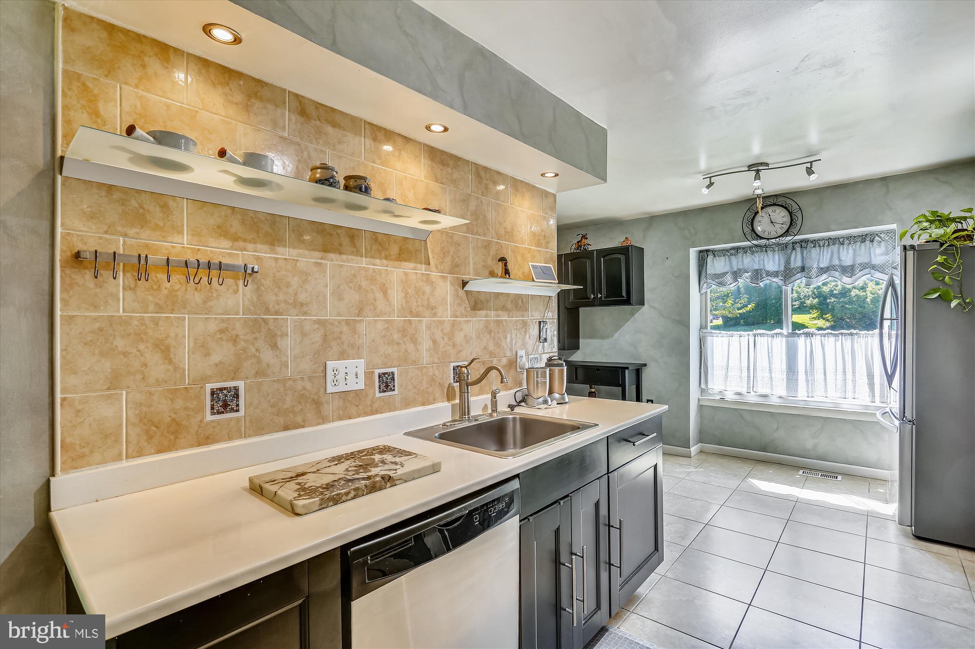 9065 Centerway Road Gaithersburg, MD 20879 - Photo 9 of 56