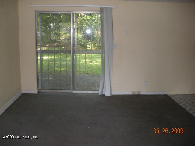 5208 Moncrief Road Jacksonville, FL 32209 - Photo 2 of 9 Living Room/Dining Room