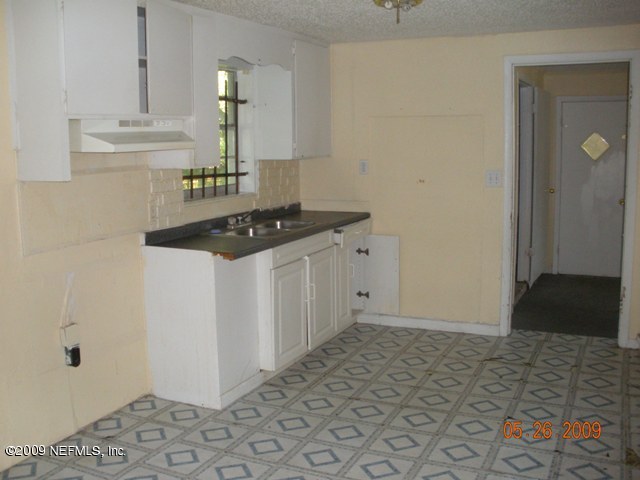 5208 Moncrief Road Jacksonville, FL 32209 - Photo 3 of 9 Kitchen