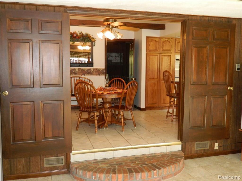 23113 Currie Road South Lyon, MI 48178 - Photo 20 of 49 Breakfast nook