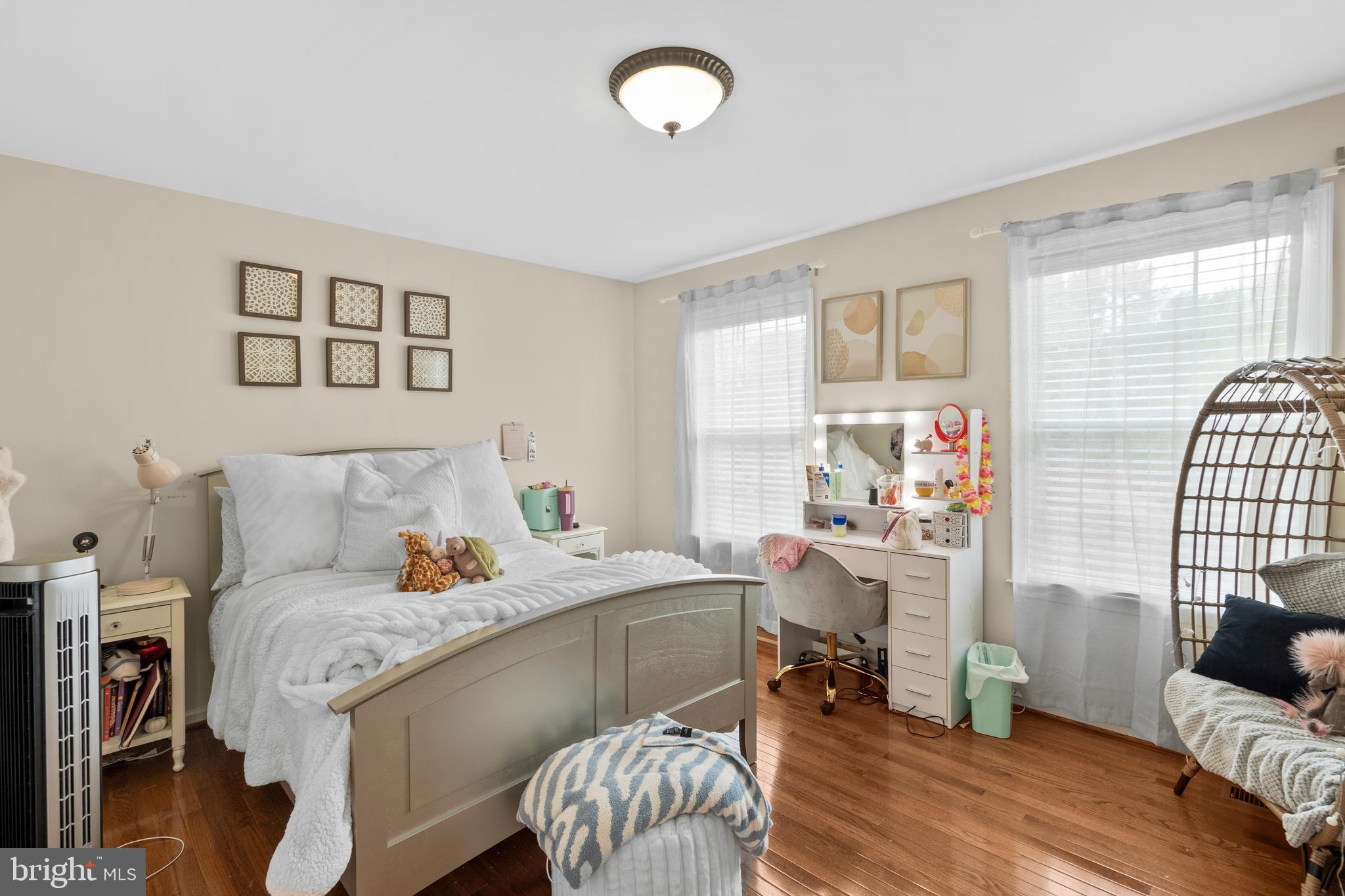 776 Barry Drive Springfield, PA 19064 - Photo 28 of 44 a bed room with a bed and a fish tank