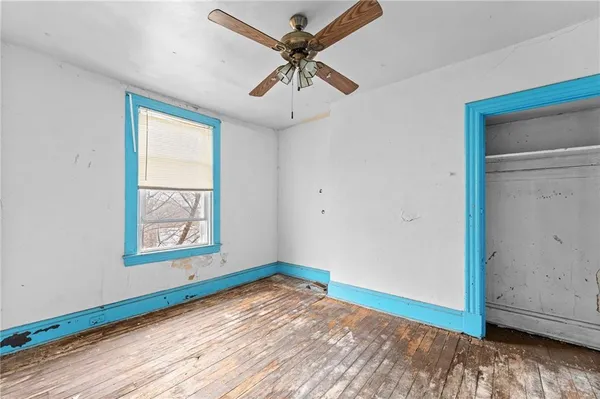 a view of room with window and ceiling fan