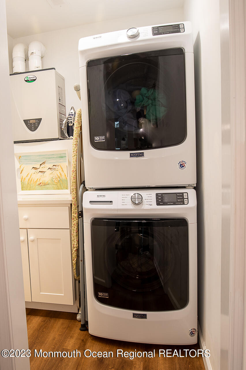 337 Kingfisher Road Tuckerton, NJ 08087 - Photo 25 of 41 a utility room with dryer and washer