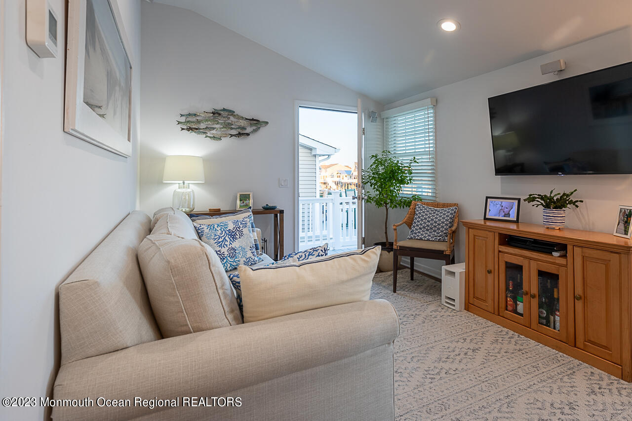 337 Kingfisher Road Tuckerton, NJ 08087 - Photo 6 of 41 337KingFisherIMG_6263-HDR